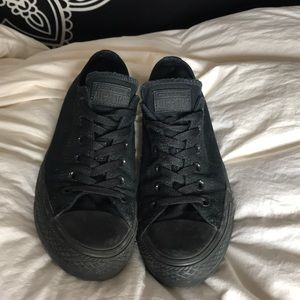 ‼️ black on black low top converse women’s 9 ‼️